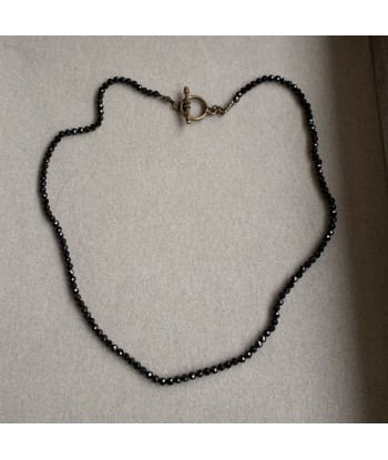 Collier spinelle noire facettée naturelle, un ras de cou élégant Toutes les collections ici