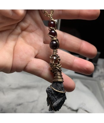 Collier balais de sorcière en kyanite noire, bijoux pour elle votre