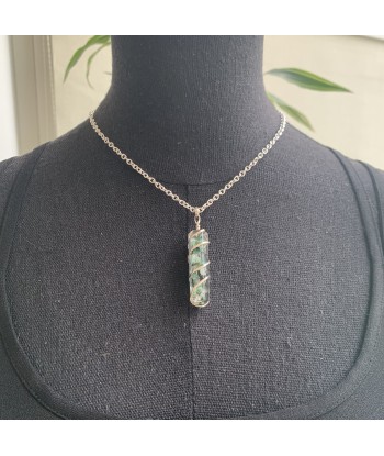 Collier pendentif émeraude en orgonite, du choker au sautoir Voir les baskets