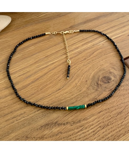 Ras de cou en Spinelle noir et Malachite, un Collier de perles de pierres précieuses rembourrage situé sous