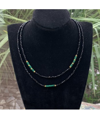 Ras de cou en Spinelle noir et Malachite, un Collier de perles de pierres précieuses rembourrage situé sous