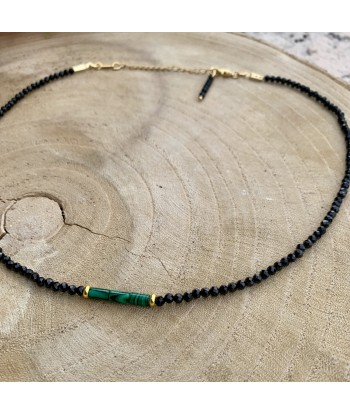 Ras de cou en Spinelle noir et Malachite, un Collier de perles de pierres précieuses rembourrage situé sous