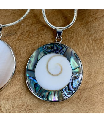 Pendentif en oeil de Sainte Lucie sur nacre entouré d'abalone Jusqu'à 80% De Réduction