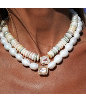 Molly necklace with white and gold shell beads l'évolution des habitudes 